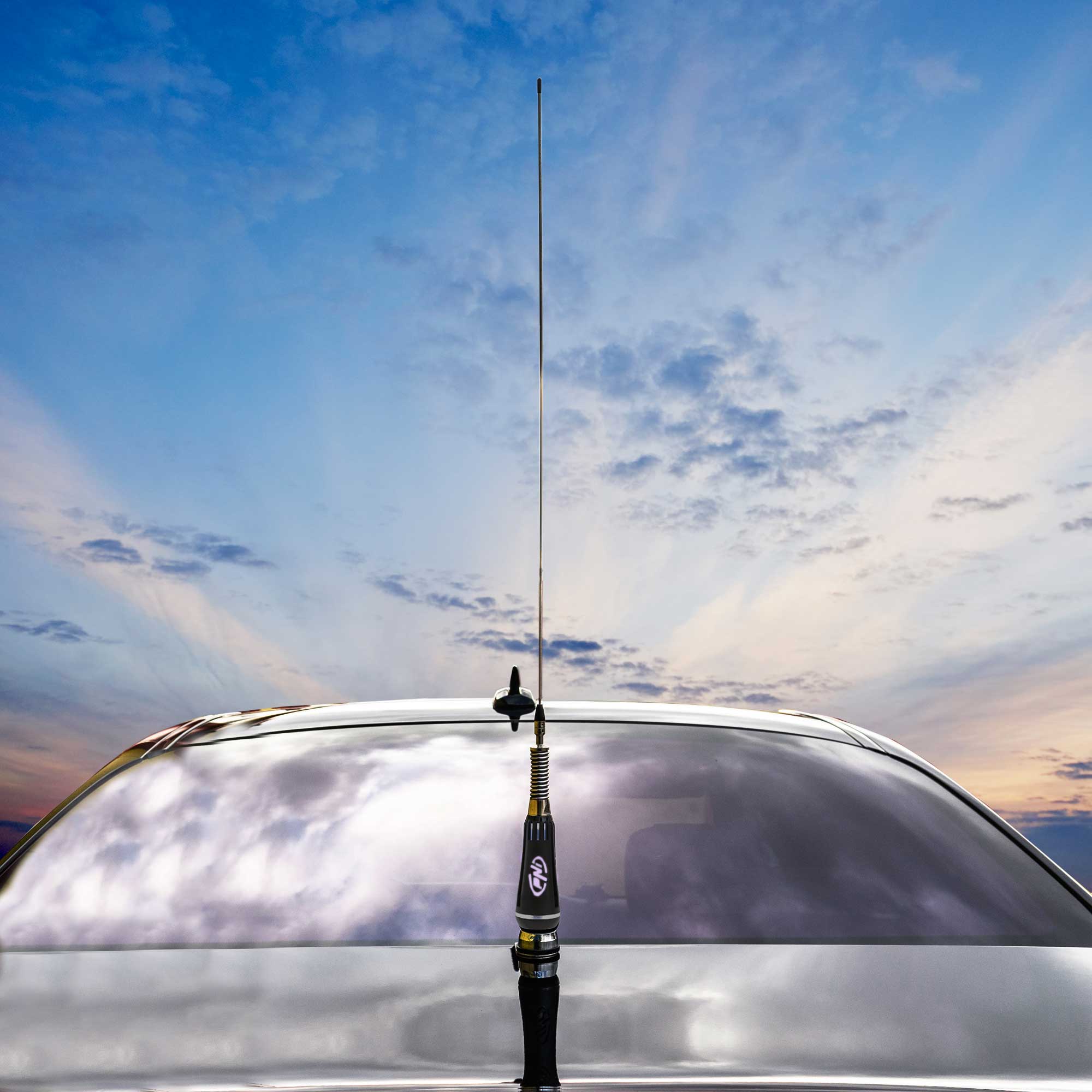 ANTENA CB PNI LED 2000 CU FILET SO-239, LUNGIME 90 CM, ILUMINARE IN TIMPUL EMISIEI